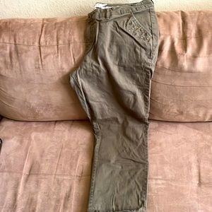 Torrid army green pants. Studded pockets. Excellent condition.